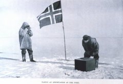 Роальд Амундсен достиг Южного полюса, на месяц опередив английскую экспедицию Роберта Скотта